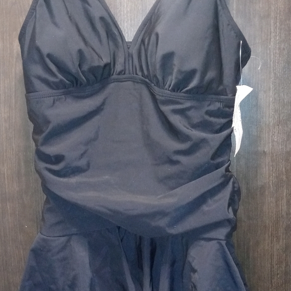 One-Piece With A Fluttery Skirt - Picture 2 of 4